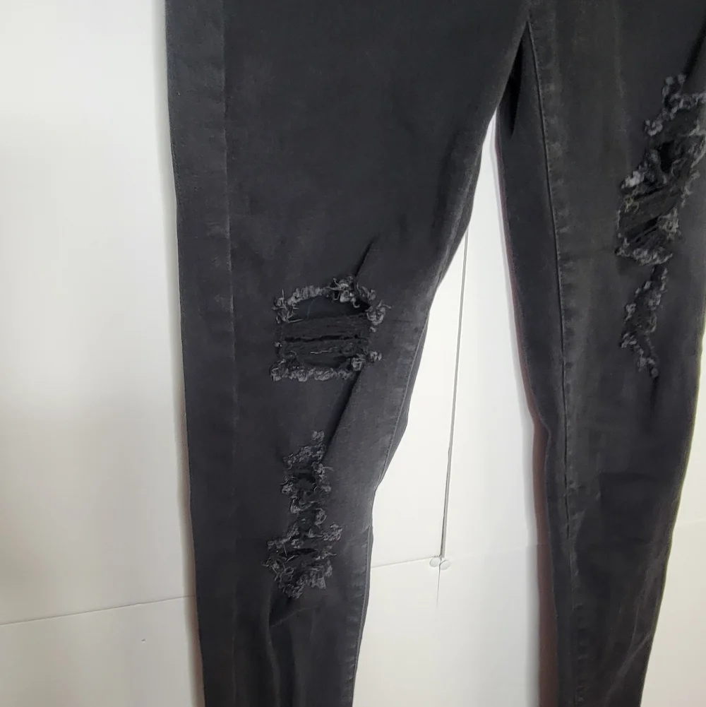SO Black Distressed Skinny Jeans Size 5 Juniors (Women 0-2) Stretch High Rise